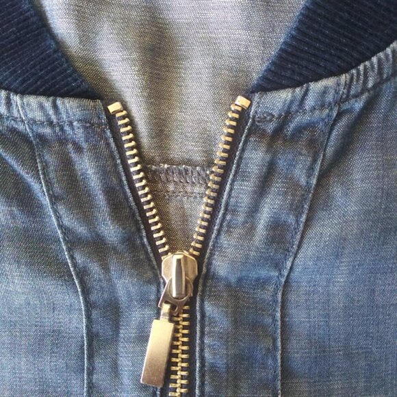 Chico's Zenergy women's size 1 Medium denim bomber jacket - Picture 12 of 14